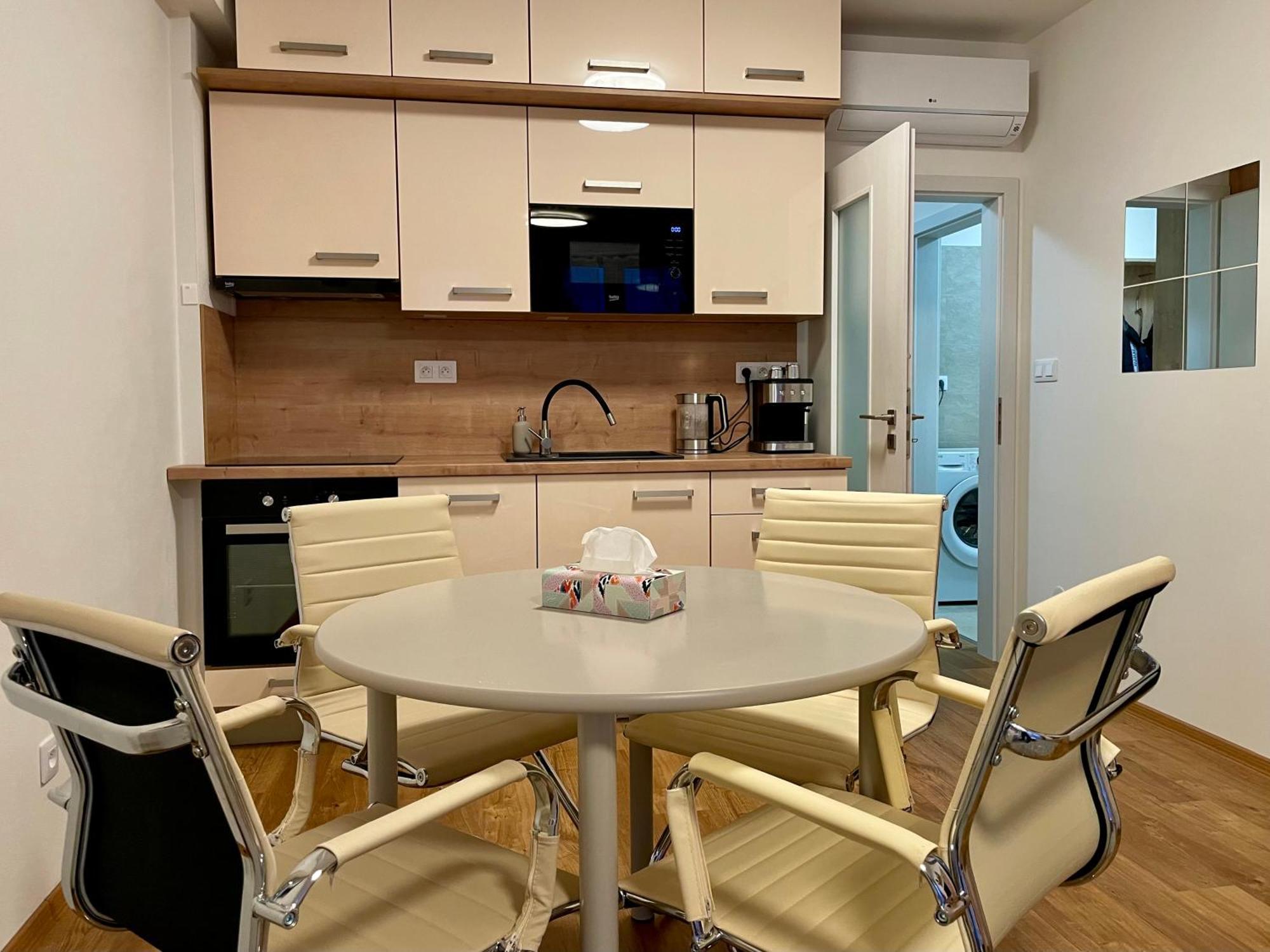 Apartman Astra Sezimovo Usti Exterior photo